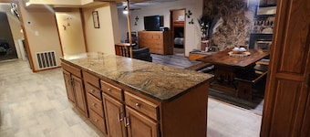 Lake Wishes is a 3 bedroom 1
bathroom lower unit in a beautiful double A frame.
