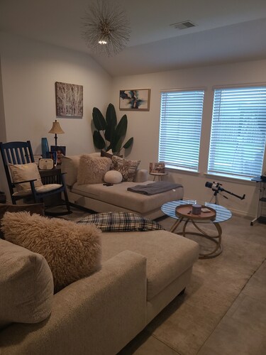 Cozy 3-bedroom bed & breakfast in nice Hockley with AC