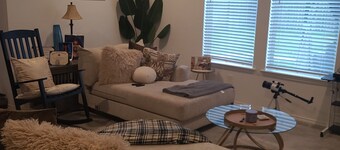Cozy 3-bedroom bed & breakfast in nice Hockley with AC