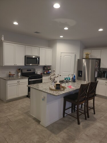 Cozy 3-bedroom bed & breakfast in nice Hockley with AC