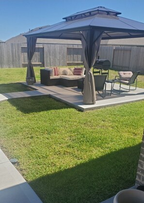 Terrace/patio - Cozy 3-bedroom bed & breakfast in nice Hockley with AC (Hockley)