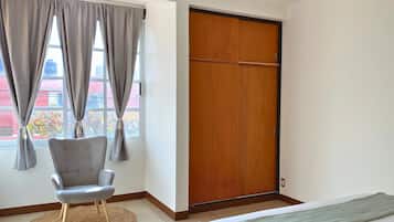 4 bedrooms, iron/ironing board, free WiFi, bed sheets