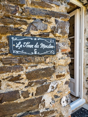 Exterior detail - La Tour du Moulin (Vair-sur-Loire)
