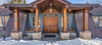 Ski Basecamp | Steps to Main Street nightlife | Free Ski Trolley | Free Ski Waxes