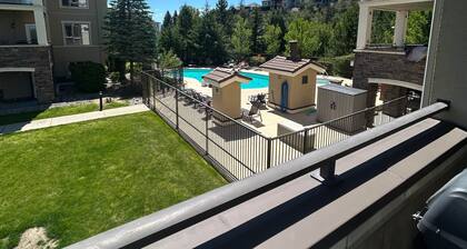 Golf Course Family Suite: Pool & Hot Tub - 1422