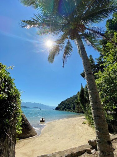 Island retreat with Jacuzzi, 150 meters from the beach - Paraty @casadailha_paraty