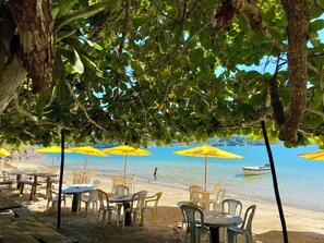 Outdoor dining - Island retreat with Jacuzzi, 150 meters from the beach - Paraty @casadailha_paraty (Paraty)