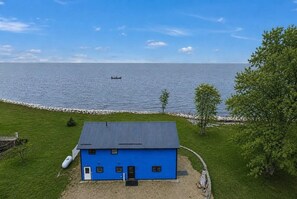 Exterior - Peaceful Cobalt Cottage on the Bay in Oconto (Oconto)