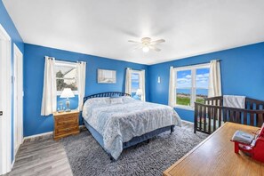 Internet, bed sheets - Peaceful Cobalt Cottage on the Bay in Oconto (Oconto)