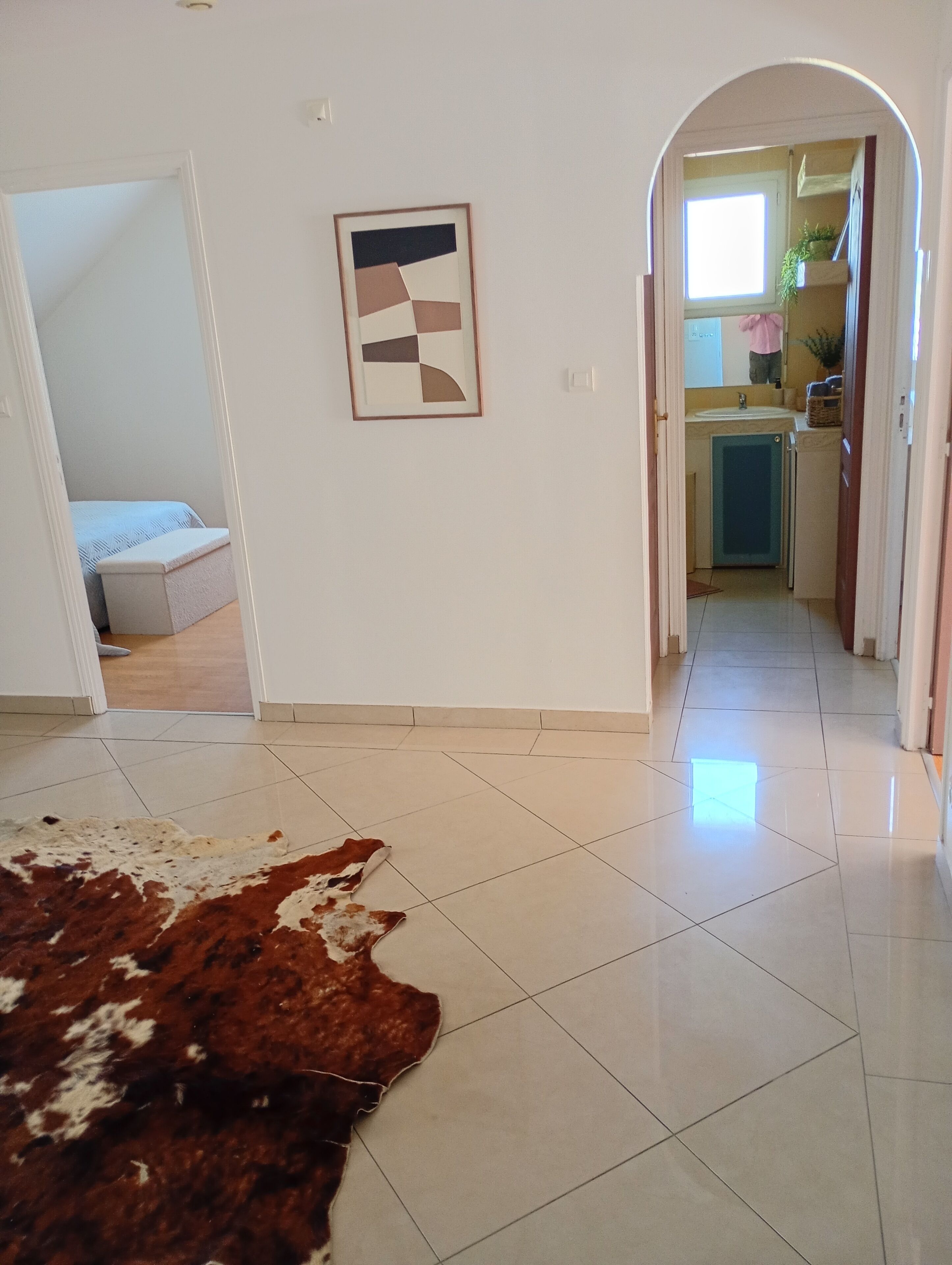 3 bedrooms, iron/ironing board, WiFi (free), bed sheets