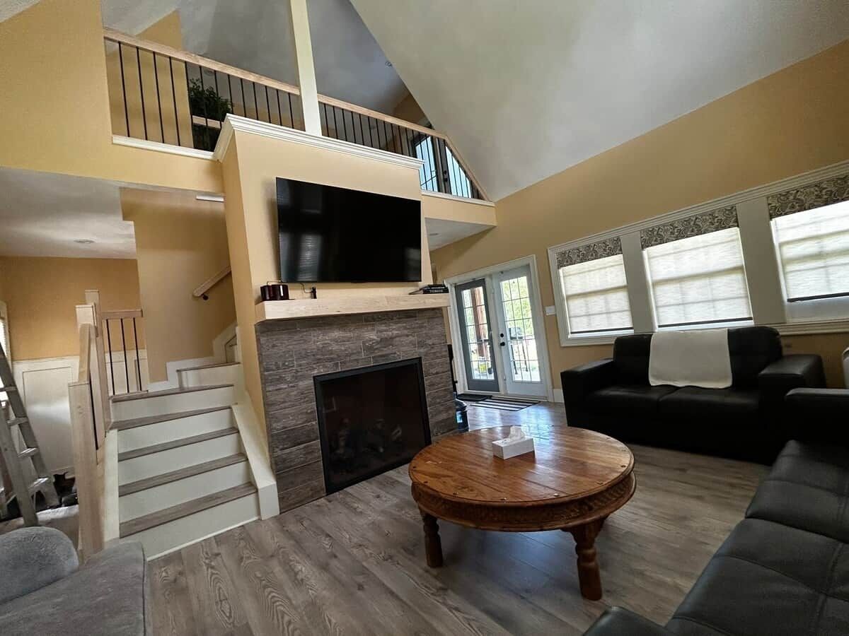 TV, fireplace