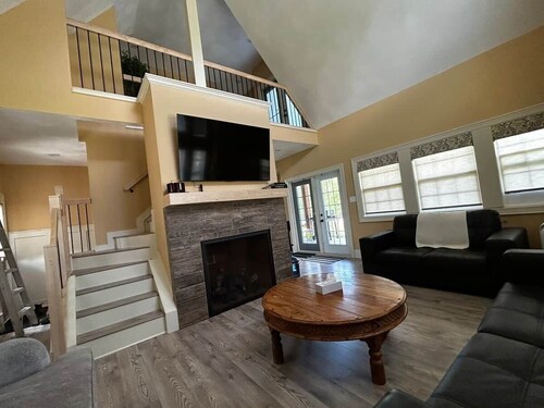 Family Friendly Cabin w/Jacuzzi at Fowler Lake, SK