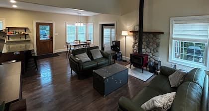 Masculine Rustic Cabin w/Sauna at Fowler Lake