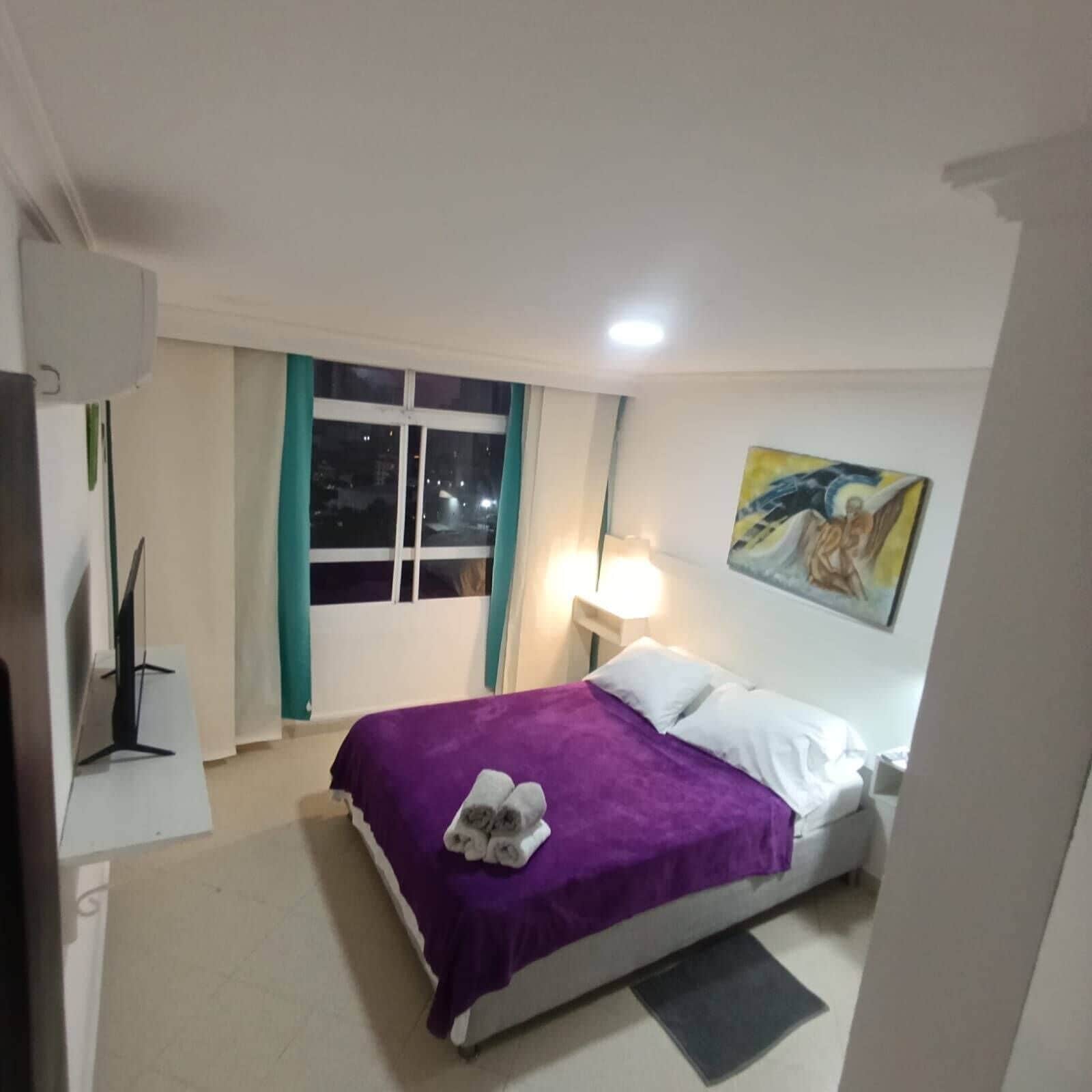 Eenvoudig appartement, balkon, uitzicht op zee
