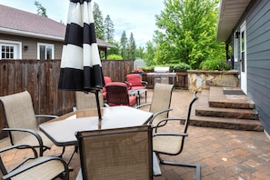 Outdoor dining - Ski, Hike, Bike, Stay Awhile - Close to Downtown Whitefish & Short Drive to GNP (Whitefish)