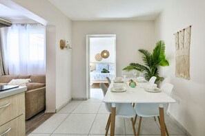 Dining - Rooi Santo Residence - 1BR (Noord)