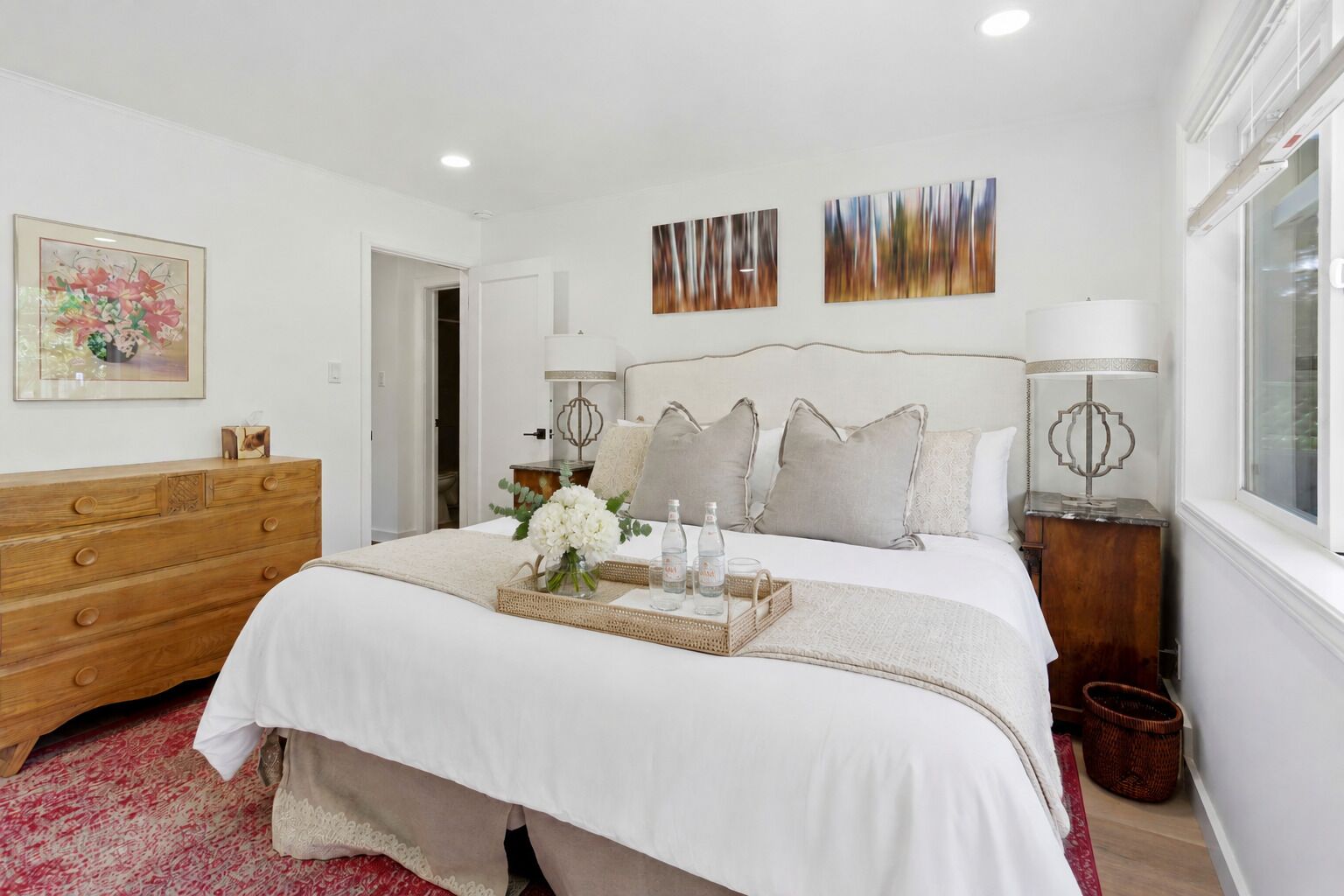 Desk, iron/ironing board, WiFi, bed sheets