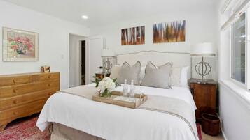 Desk, iron/ironing board, WiFi, bed sheets