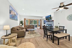 Smart TV, fireplace - Tavern Inn # 41 at Olympic Valley - 2BR near Palisades w Ski Shuttle & HOA! (Olympic Valley)