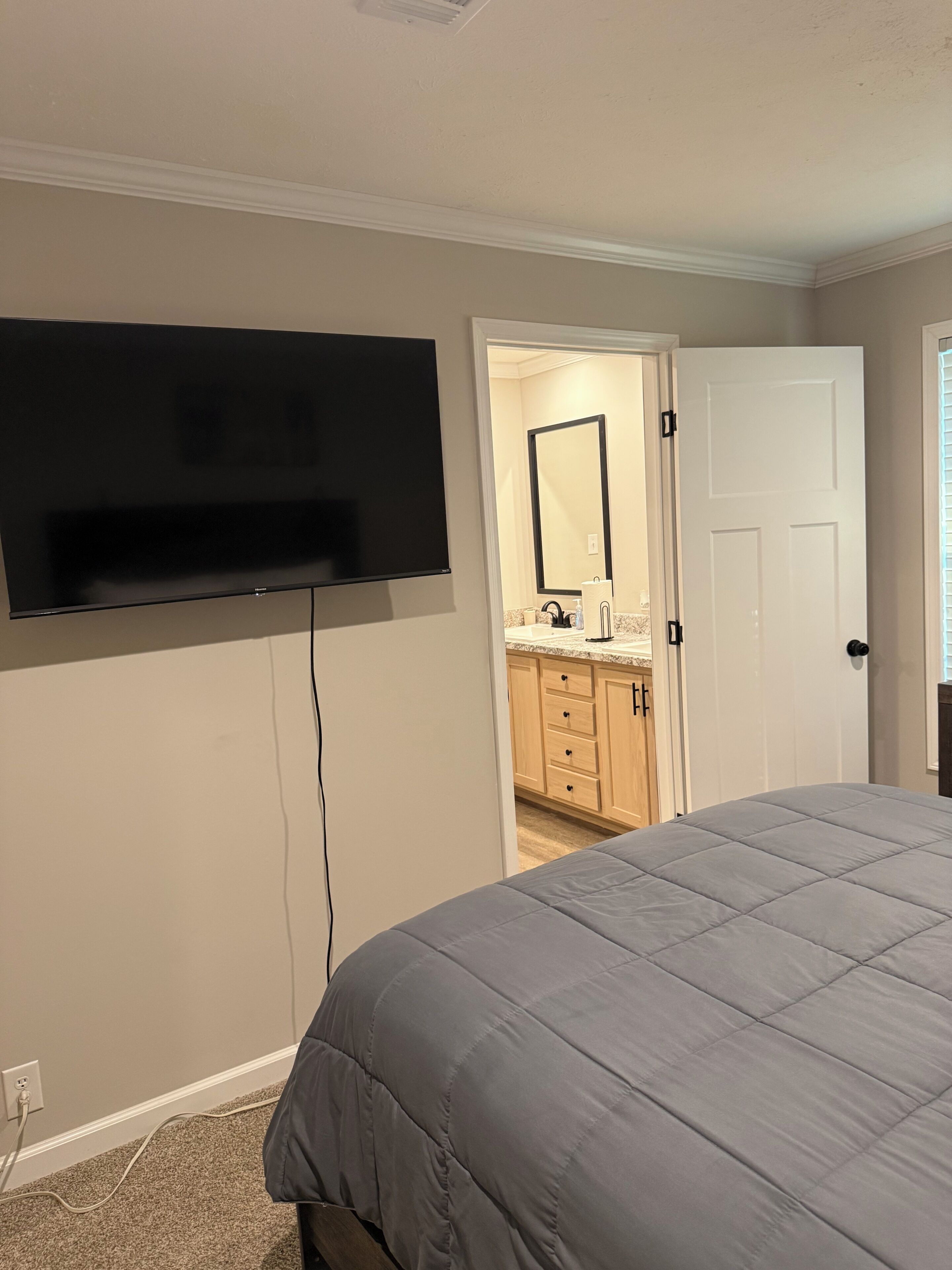 4 bedrooms, iron/ironing board, free WiFi, bed sheets