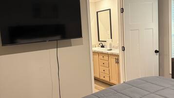 4 bedrooms, iron/ironing board, free WiFi, bed sheets