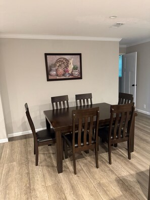 Dining - Spacious 4-bedroom house in gorgeous Primm Springs with AC (Primm Springs)