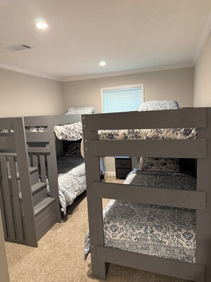 4 bedrooms, iron/ironing board, WiFi, bed sheets - Spacious 4-bedroom house in gorgeous Primm Springs with AC (Primm Springs)