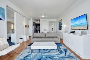 Smart TV - Redesigned 1BR Corner Unit W Resort, 23rd Floor (Fort Lauderdale)