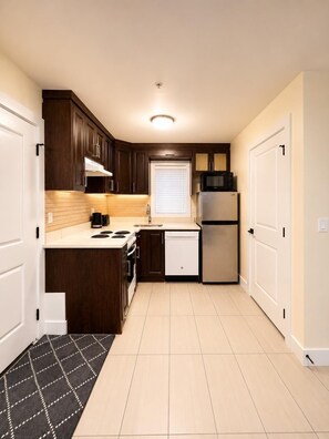 Private kitchen - Private Entire Home/10 mins YVR/15 mins DT (Vancouver)