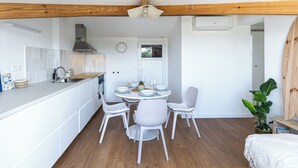 Kaffetrakter/tekoker, kjøleskap, ovn og oppvaskmaskin