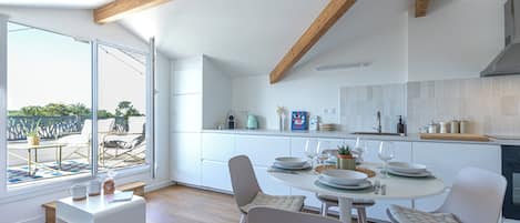 Wasserkocher mit Kaffee-/Teezubehör, Kühlschrank, Ofen, Geschirrspüler