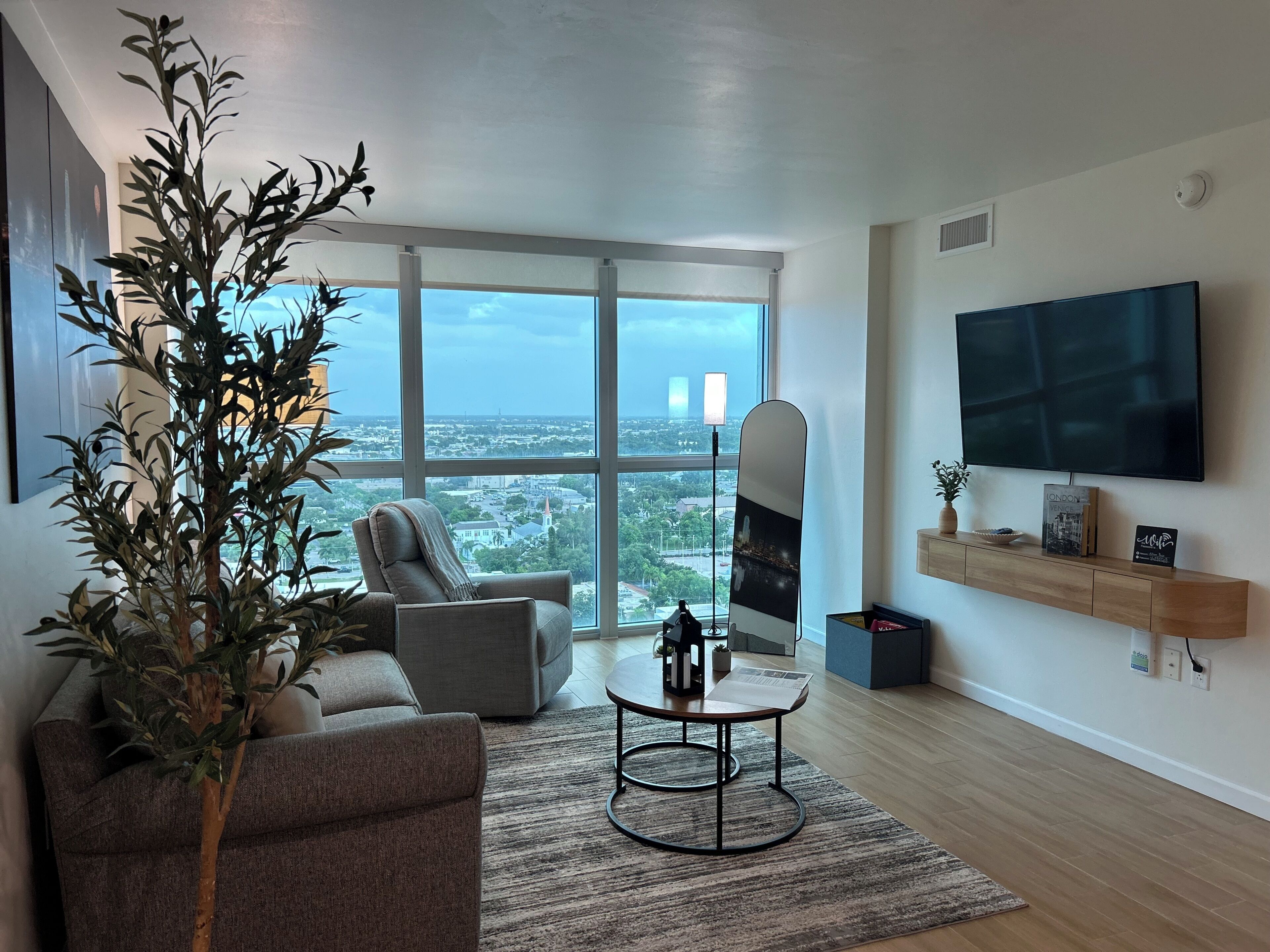 Smart TV, mesa de pingue-pongue