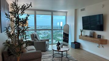 Smart TV, mesa de pingue-pongue