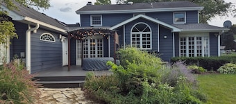 Cozy Mother-in-Law Suite w/Laundry, Kitchenette, Walk-In Closet, and Rain Shower