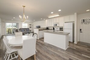 Interior - Rehoboth Beach Condo Walk to Shops and Restaurants (Rehoboth Beach)