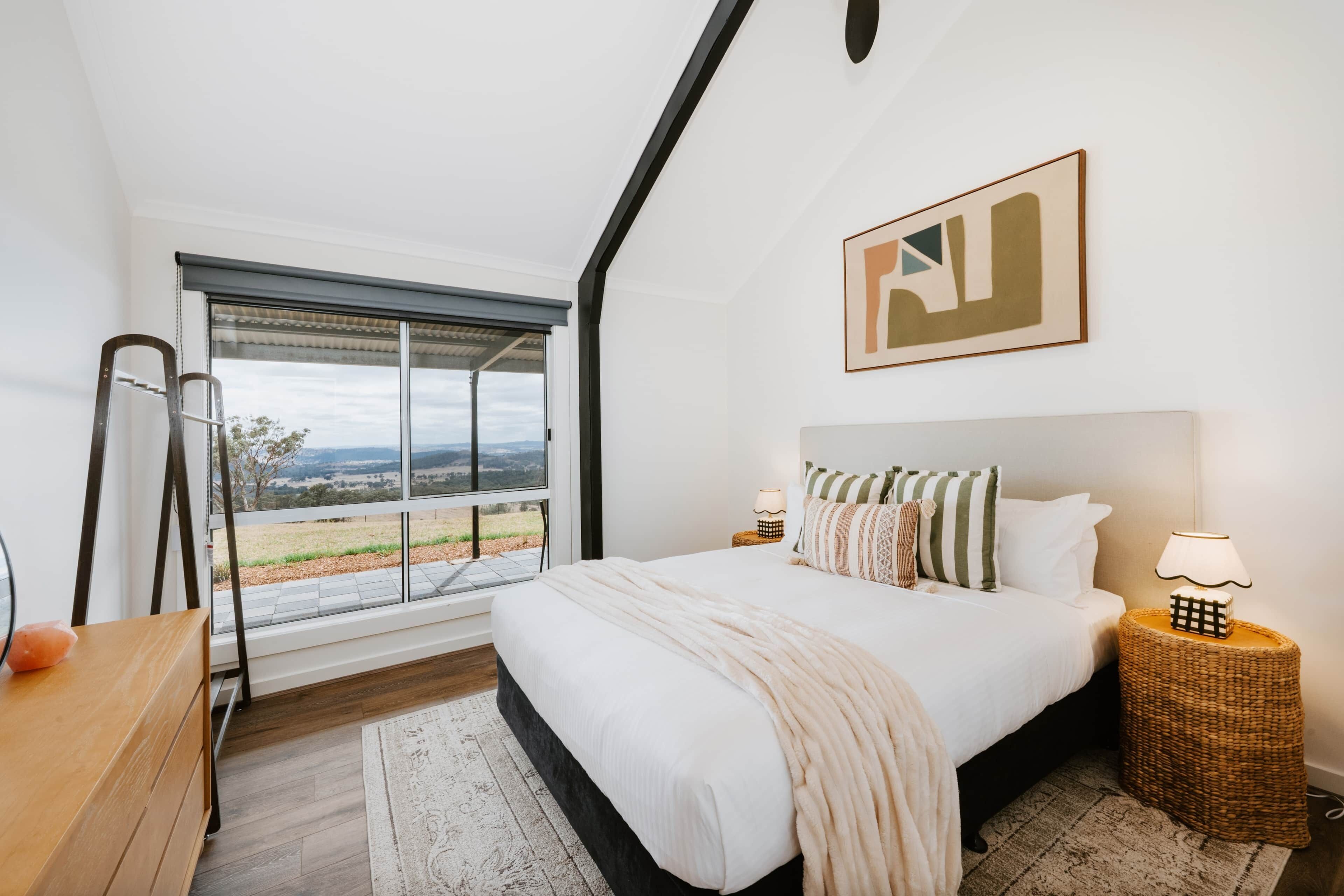 5 habitaciones, tabla de planchar con plancha, wifi y ropa de cama 