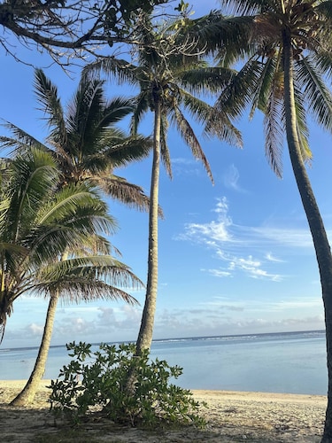 Mountain Views, 3BR Family Home, Near Muri Beach