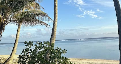 Mountain Views, 3BR Family Home, Near Muri Beach
