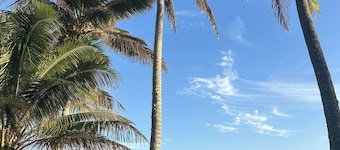 Mountain Views, 3BR Family Home, Near Muri Beach
