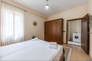 House - Green Waves Retreat 1BR Apartment (Golem)