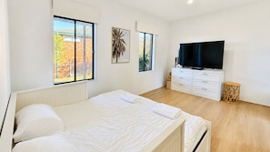 Unclassified image, 4 of 14, button - Malua Bay Escape – Expansive ocean views, stroll to beach, shops & dining (Malua Bay)