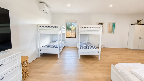 2 bedrooms, free WiFi, bed sheets