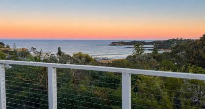 Malua Bay Escape – Expansive ocean views, stroll to beach, shops & dining