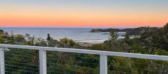 Malua Bay Escape – Expansive ocean views, stroll to beach, shops & dining