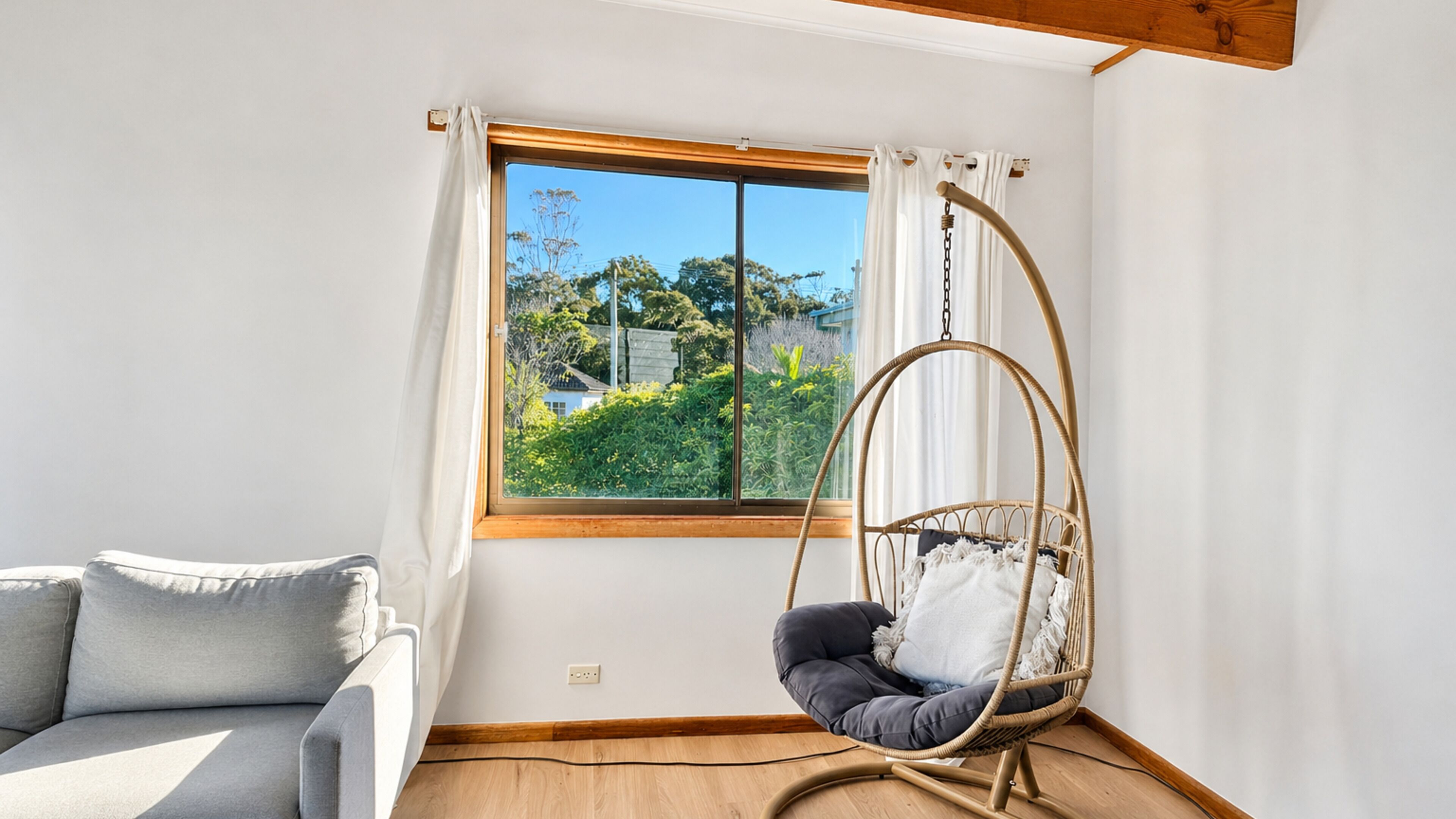 Malua Bay Escape  Expansive Ocean Views, Stroll To Beach, Shops & Dining - Batemans Bay