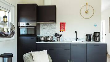 Coffee/tea maker, microwave, oven, dishwasher