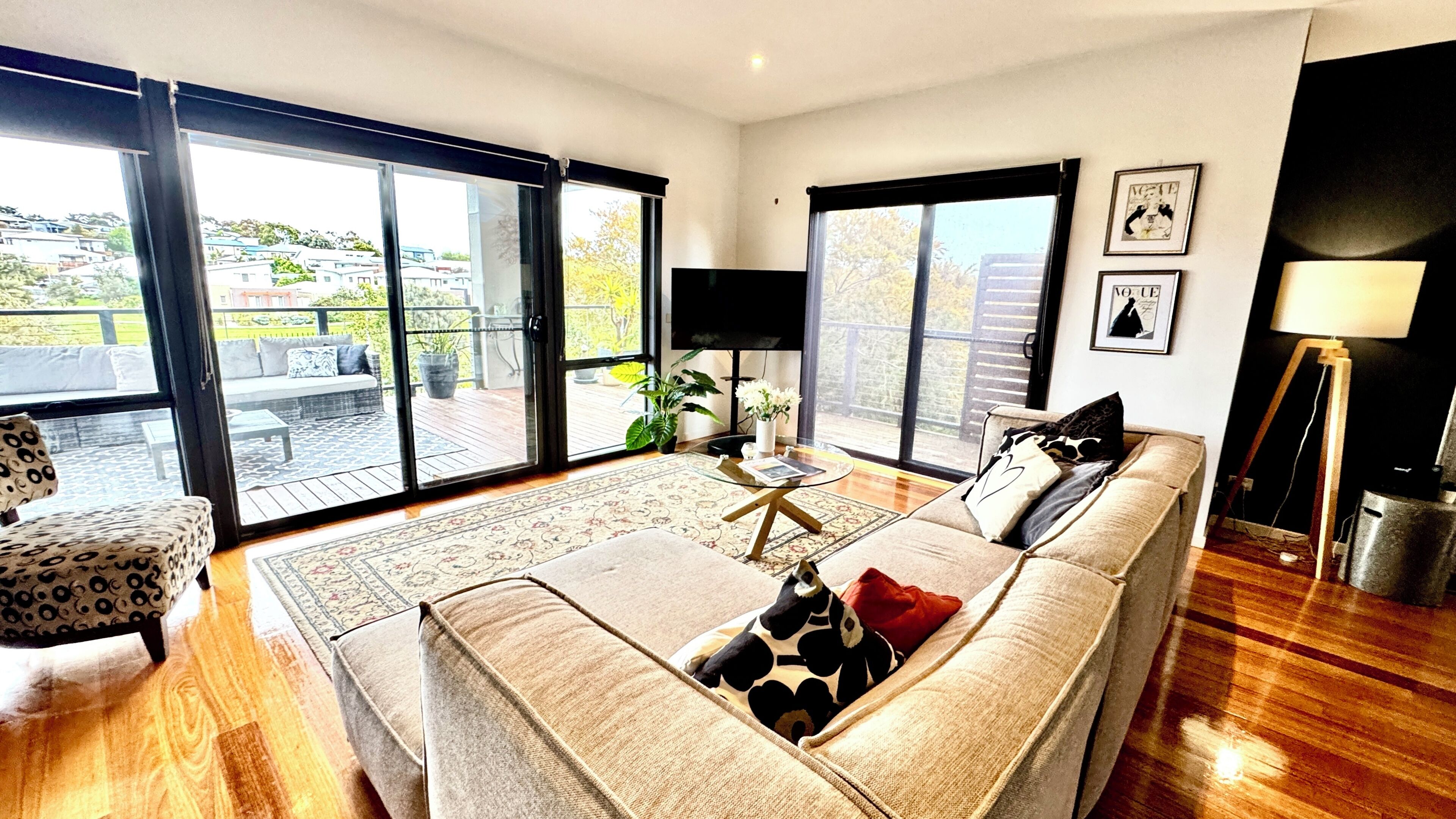 Deluxe House, 3 Bedrooms, Pets allowed, Lake View | Living area