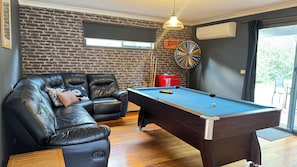 Deluxe House, 3 Bedrooms, Pets allowed, Lake View | Games room - Coastal Tones (Cowes)