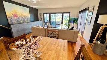 Maison Deluxe, 3 chambres, animaux de compagnie acceptés, vue lac | Intérieur