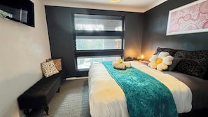 Deluxe House, 3 Bedrooms, Pets allowed, Lake View | Desk, laptop workspace, blackout curtains, soundproofing - Coastal Tones (Cowes)